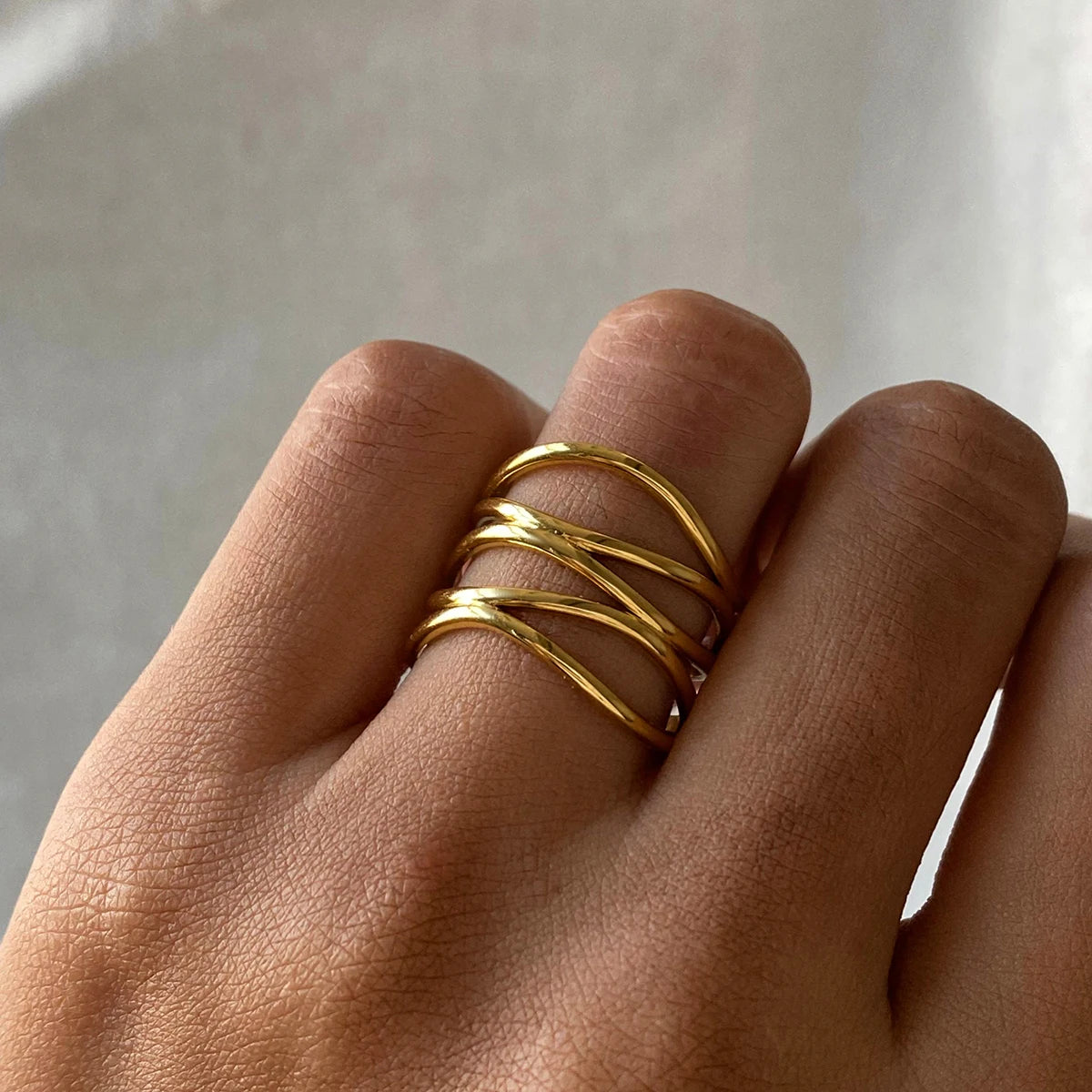 Anillo abierto minimalista Uworld en acero inoxidable con baño oro 18K