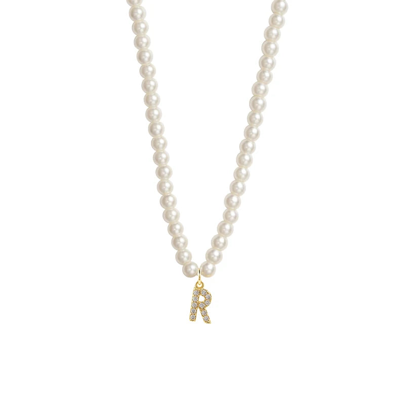 Collar gargantilla con perlas e inicial personalizada para mujer