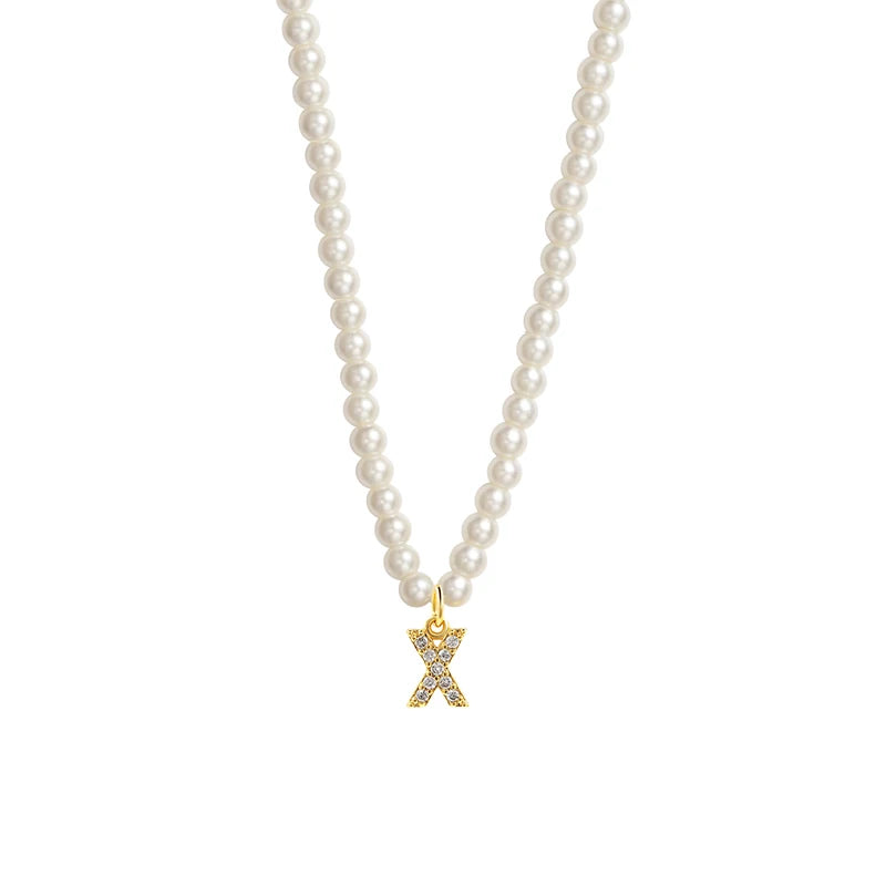 Collar gargantilla con perlas e inicial personalizada para mujer