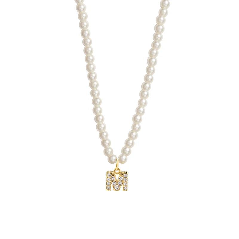 Collar gargantilla con perlas e inicial personalizada para mujer