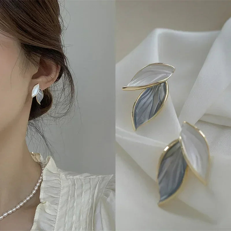 Pendientes de hoja gris LATS para mujer – Moda coreana 2024