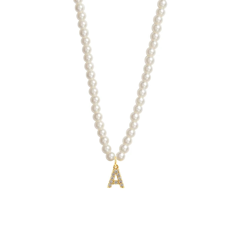 Collar gargantilla con perlas e inicial personalizada para mujer