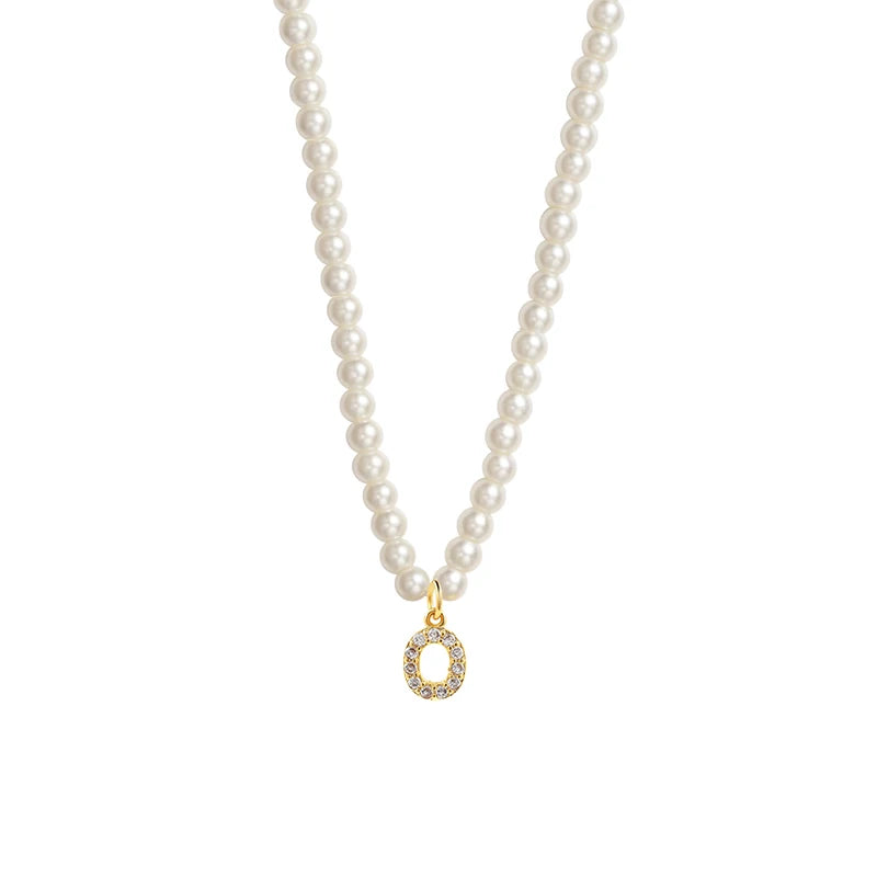 Collar gargantilla con perlas e inicial personalizada para mujer