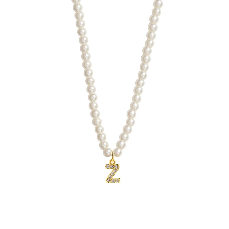 Collar gargantilla con perlas e inicial personalizada para mujer