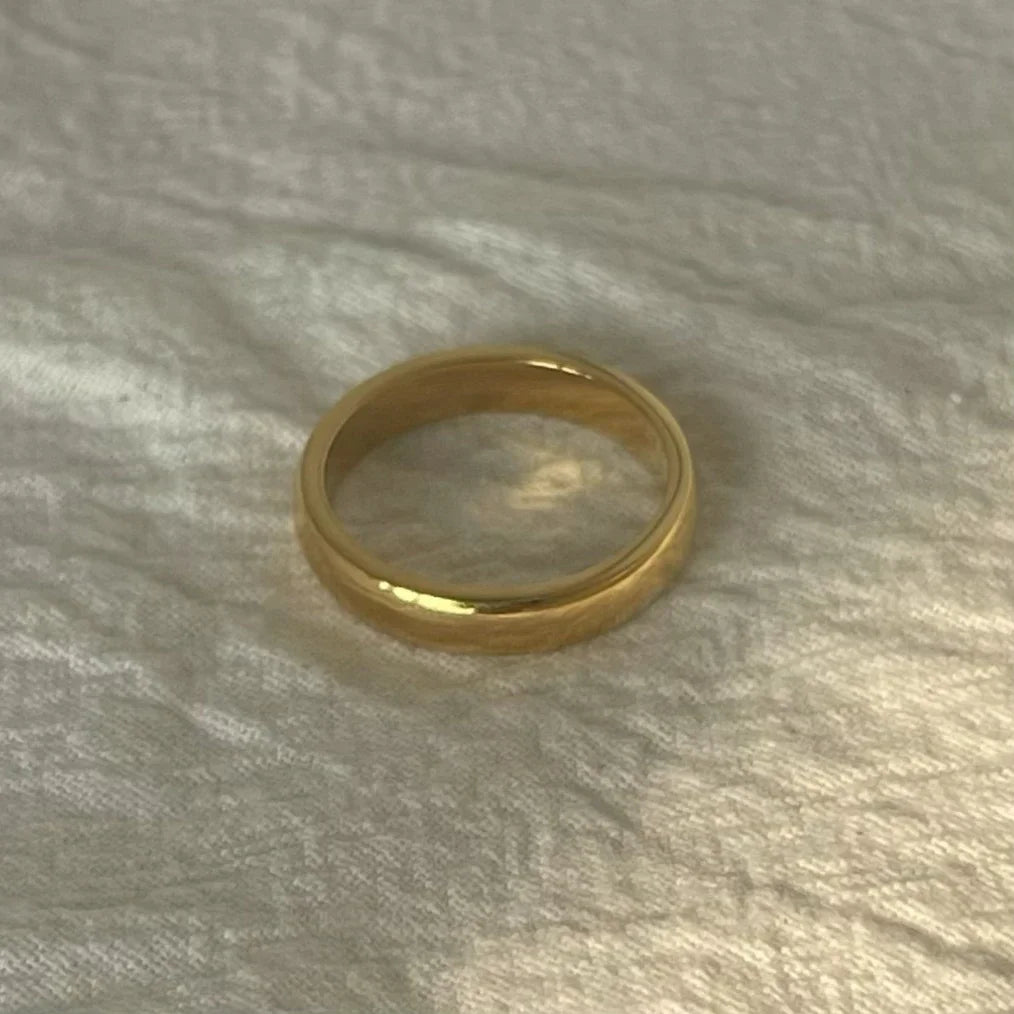 Anillo minimalista unisex de acero inoxidable con baño oro 18K