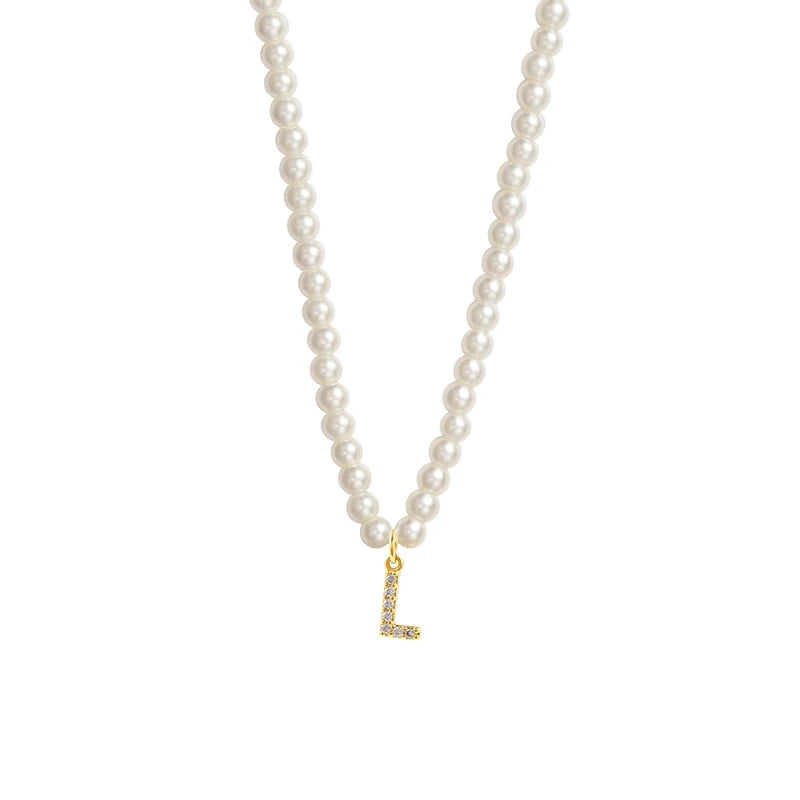 Collar gargantilla con perlas e inicial personalizada para mujer