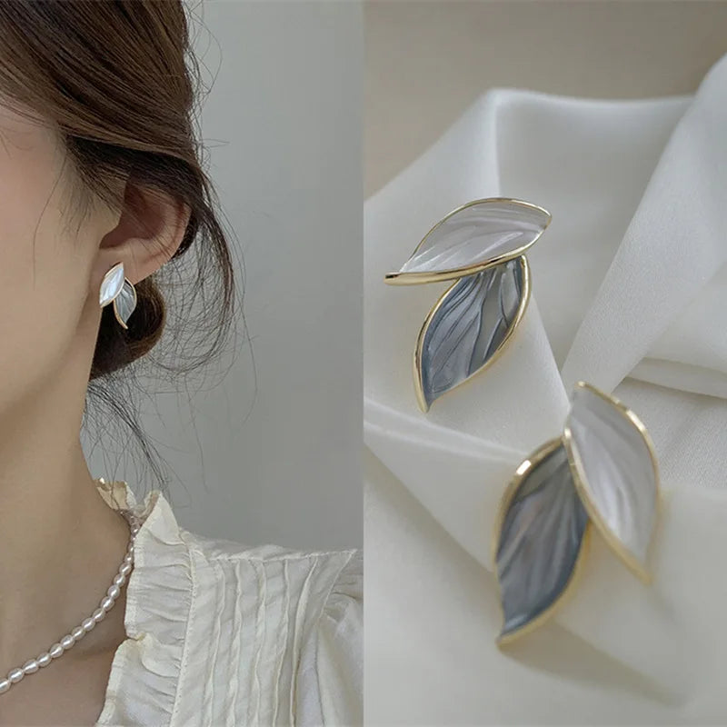 Pendientes de hoja gris LATS para mujer – Moda coreana 2024
