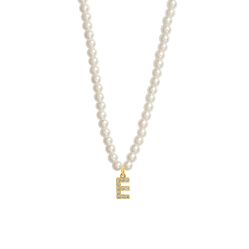 Collar gargantilla con perlas e inicial personalizada para mujer