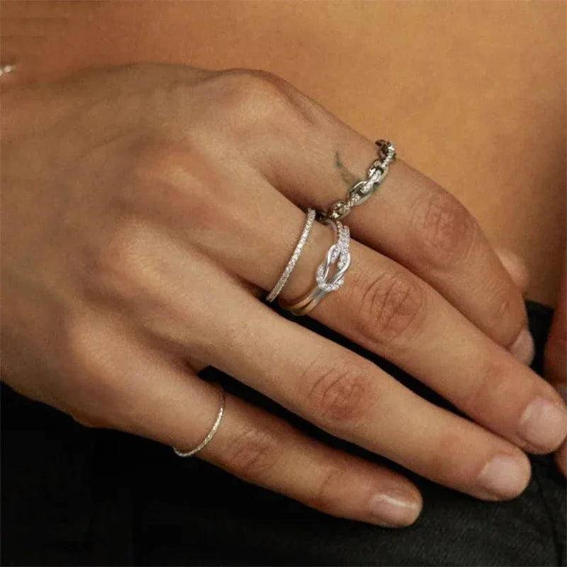 Anillo doble nudo geométrico con circonita para pareja y novia