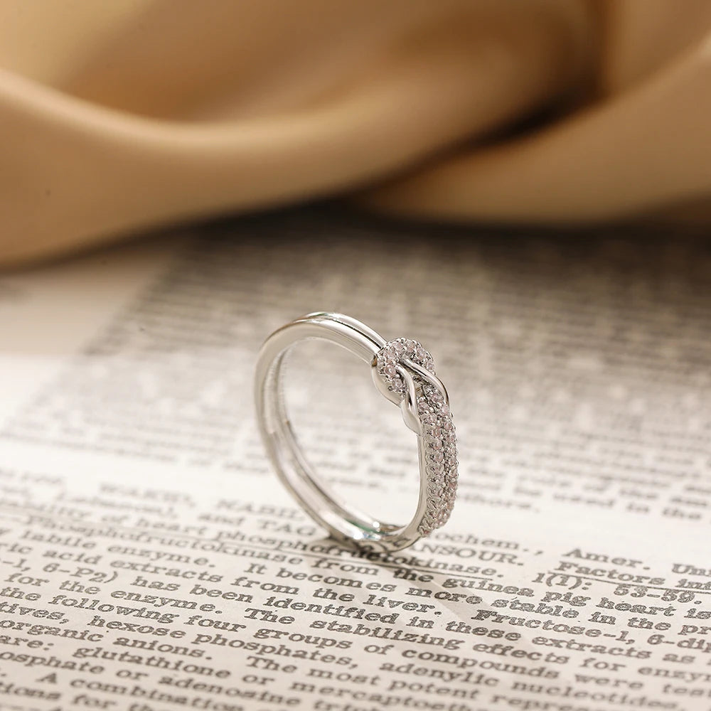 Anillo doble nudo geométrico con circonita para pareja y novia